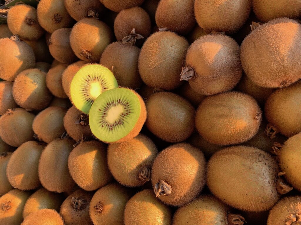 A box filled with Kiwi